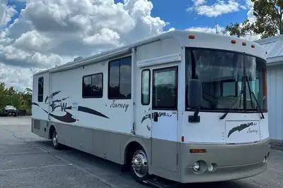 Image de Cozy 36’ Motorhome Rv in Ocean Springs, Ms.