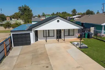 Image de Charming 3-bedroom house with WiFi, Ac in awesome Oklahoma City.