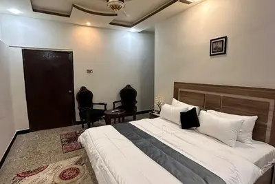 Image de Spacious bungalow with 8 bedrooms and WiFi, Ac in gulshan e iqbal Karachi