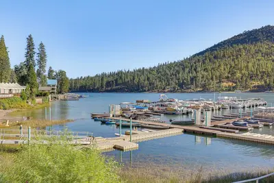 Image de Walk to Bass Lake: 2 Cozy Studios w\/ Deck!