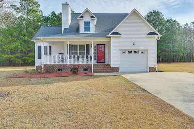Image de 9 Mi to Dtwn: Greenville Home w/ Screened Patio!