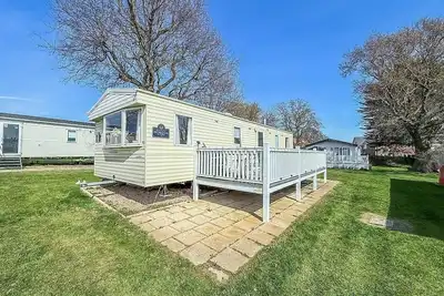 Image de Homely caravan with decking at Valley Farm Holiday Park, sleeps 8 ref 46713v