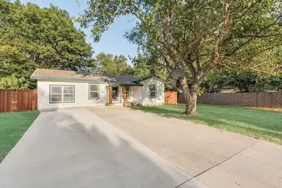 Image de Walk To The Stadium from Stadium Circle Dr, a cozy 3-bedroom house in Arlington