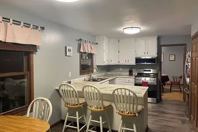 Image de Spacious 4-bedroom 3 Bath house, close to Eaa