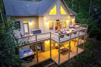 Image de Spacious and Updated Home in Wintergreen