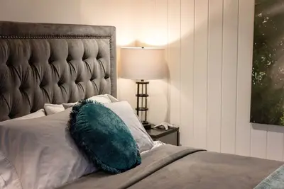 Image de Elegant Suite by the Ocean in West Vancouver near Horseshoe Bay Ferry & Whistler