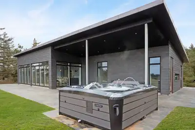 Image de Maison en bord de mer Ă Thyholm avec.