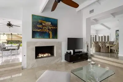 Image de Indian wells home beautifully situated in the Los Lagos gated community-\n\n