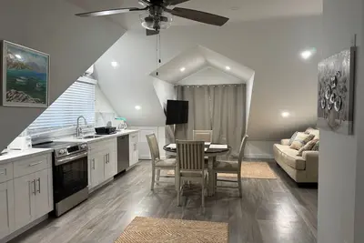 Image de Nassau Hideaway: Steps away from the beach, Down Town, Cable Beach, Pi & more.