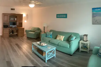 Image de Cozy 2-bedroom condo in charming North Clearwater Beach  steps to the beach