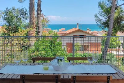 Image de Cozy One-Bedroom Apartment with Sea View Terrace