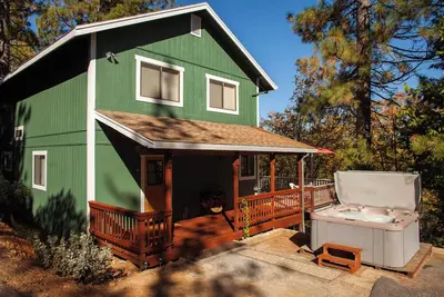 Image de Secluded 3-bedroom cabin, Hot Tub, pet friendly, Ev charger in delightful Arnold
