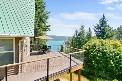 Image de Cave Bay Escape - Stunning Lake Views, Deck, Boat Slip, Grill, Blackstone, and Fireplace, near Cda!