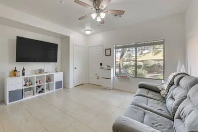 Image de 3 Mi to Dtwn: Mesa Townhome w/ Patio