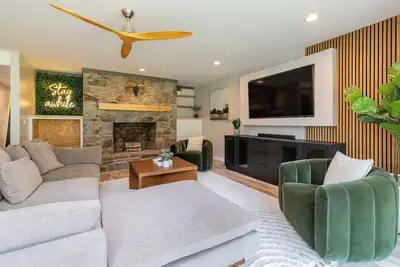 Image de Chic Creekside Bungalow at The Dogwood