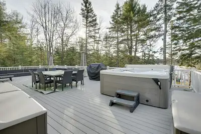 Image de Swim, Fish, Hike: West Bay Family Retreat w\/ Deck!