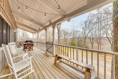 Image de 5 Mi to Beaver Lake: Family Cabin w/ Game Room
