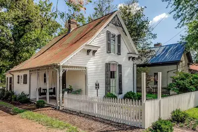 History Meets Luxury - Dreamy Sweeney Cottage