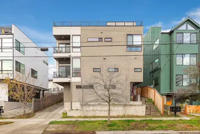 Image de Designer 4b2. 5b in Ballard sleeps 10