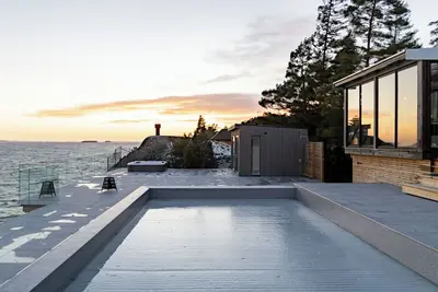 Image de Oceanfront Escape with Sauna & Jacuzzi