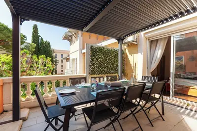 Image de Appartement spacieux avec terrasse privée et Wi-Fi