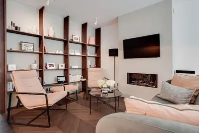 Image de Stylish 3-room apartment with Ac, situated in the vibrant De Pijp district.