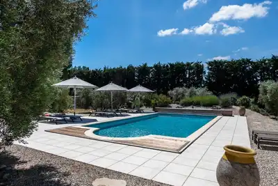 Image de Mas provençal avec piscine et confort moderne