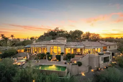 Image de Extremely Private Hilltop Mansion with 360° Views, Infinity Pool & Home Theater