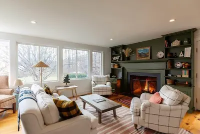 Image de The Grey House + Loft Apt @ The Library Retreat