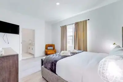 Image de Luxurious 5 Bdr Townhome w/ Grill Included!