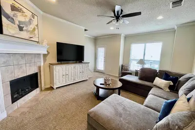 Image de Matador on Main - 3br/ 3. 5ba - Walk to Tech