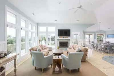 Image de New Listing! Semi Ocean Front with Pool & Hot Tub