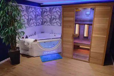 Image de Love Story Chalet : Bien-être à la campagne avec Jacuzzi et sauna