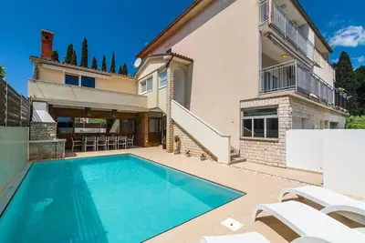 Beautiful Villa Suton with a Private Pool