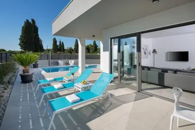 Image de Luxury apartment with private pool near the sea.