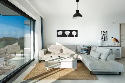 Aquarama Pool Apts - Avra