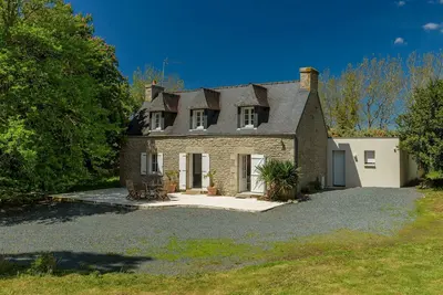 Image de Belle longère rénovée avec piscine