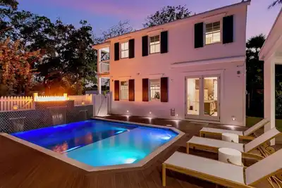Image de **The Three Mermaids @ Solaris Hill** New Construction Compound + Last Key Servi