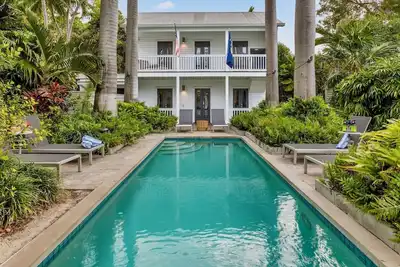 Image de **House Of The Royal Palms @ Old Town** Estate & Pool Near Duval + Last Key Serv