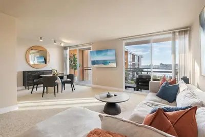 Image de The Citrine Suite - Water View Large Condo 2br Marina