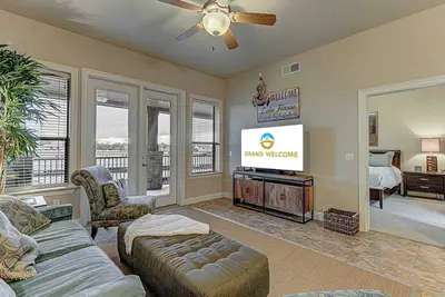 Image de 3 Bdr Condo in Horseshoe Bay, Prime Location!