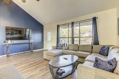Image de Cozy 3 Bdr Condo in Horseshoe Bay, Near Marina!