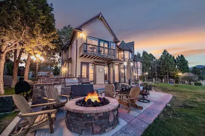 Image de Lakefront Views | HotTub | GameRoom | Bar Area | Steam Shower