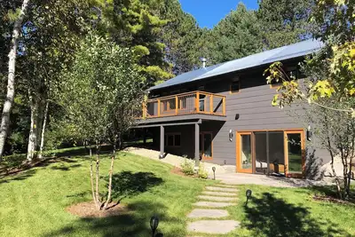 Image de Cozy cabin and outdoor living space on Kawagama Lake