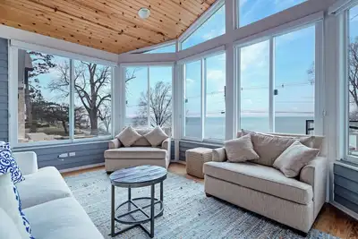 Image de Juniper Presents: A Dreamy Lakeside Retreat: Pool, Firepit, and Stunning Views