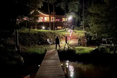 Image de Boulder Lake Lodge; Beautiful, spacious, great views with boat dock & water toys