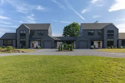 Image de Refined Retreat Near Beaches- 557 East and West