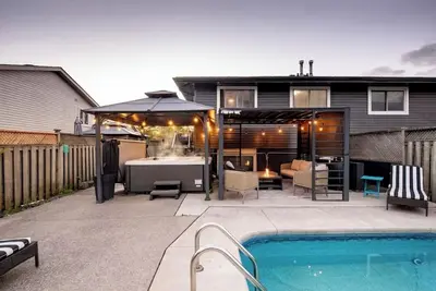 Image de Cozy 3Bed w/ Pool, Hot Tub & Fire Pit – 15 Mins to Falls
