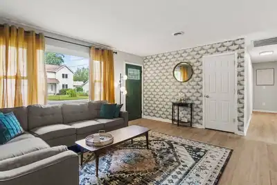 Image de Huntertown! 4 Beds & Pet Friendly Fenced Yard +W/D