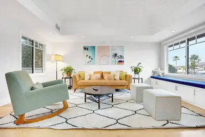 Image de Lux Newport Stunning home Step to the Sand, Pier!